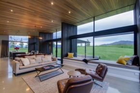 The Woolstore Luxury Holiday Home by MajorDomo, Arrowtown